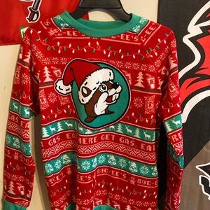 Bucees sweater worn once great condition